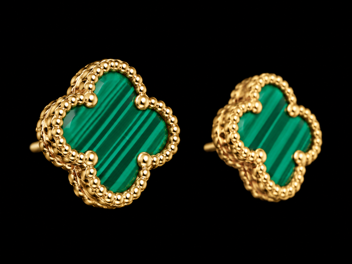 Emerald Éclat Malachite Clover Stud Earrings in 10K Yellow Gold – 10.8mm