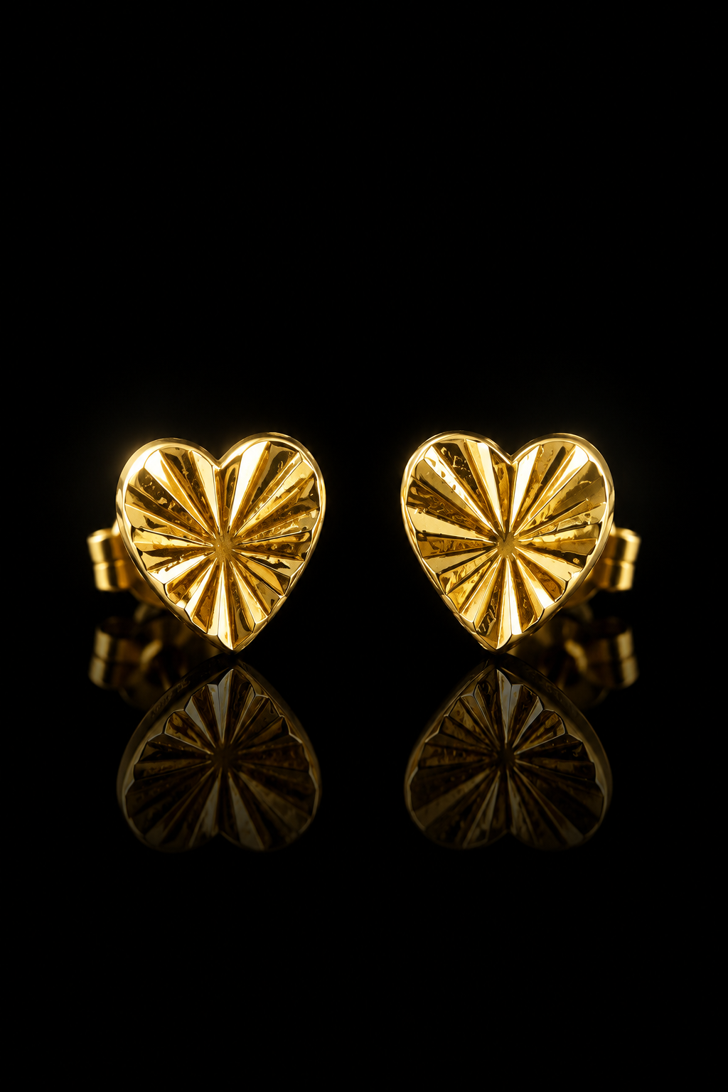 Radiant Heart Stud Earrings – 18K Gold