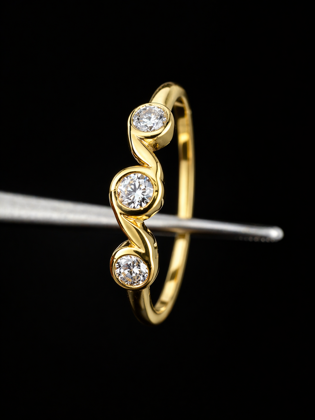 18K Colombian Gold Triple Zirconia Wave Ring – Minimalist Luxury Band (Size 6.5)