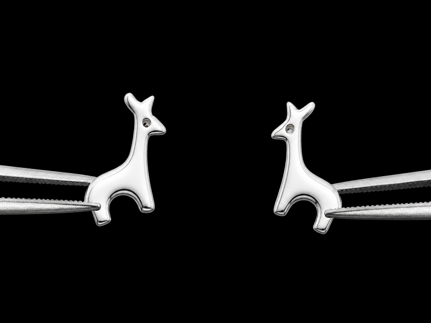 Minimal Giraffe Stud Earrings – 925S