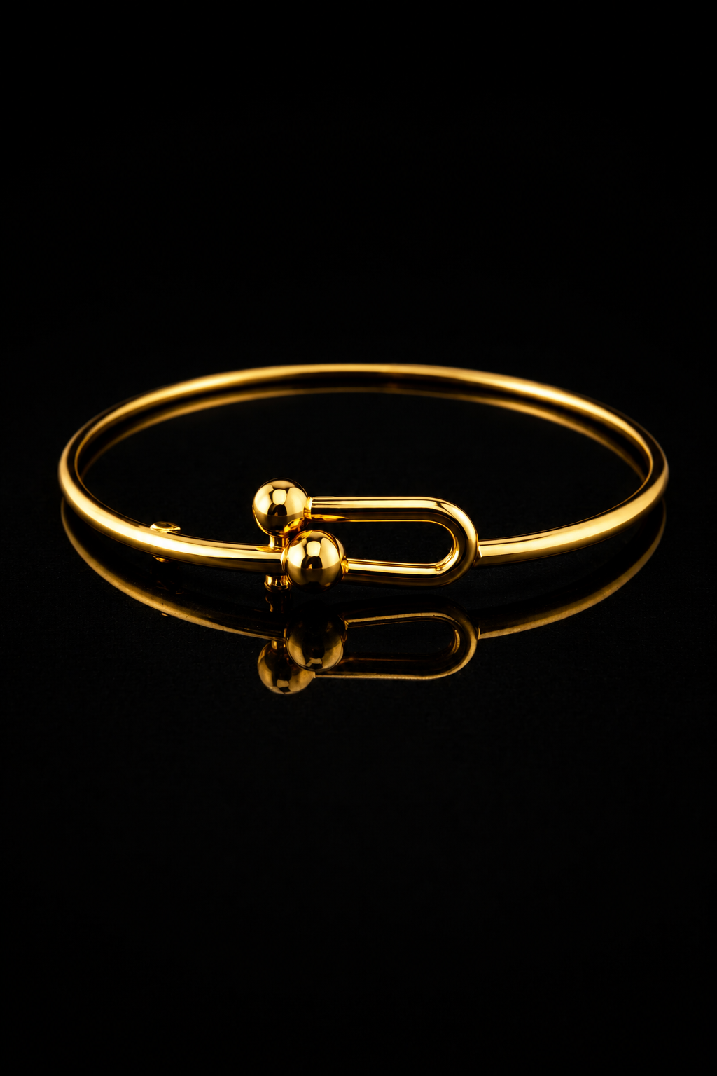 7.5" | 18K Italian Yellow Gold Modern Hook Bangle Bracelet