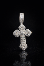 Royal Radiance Cross Pendant. VVS-D |925S