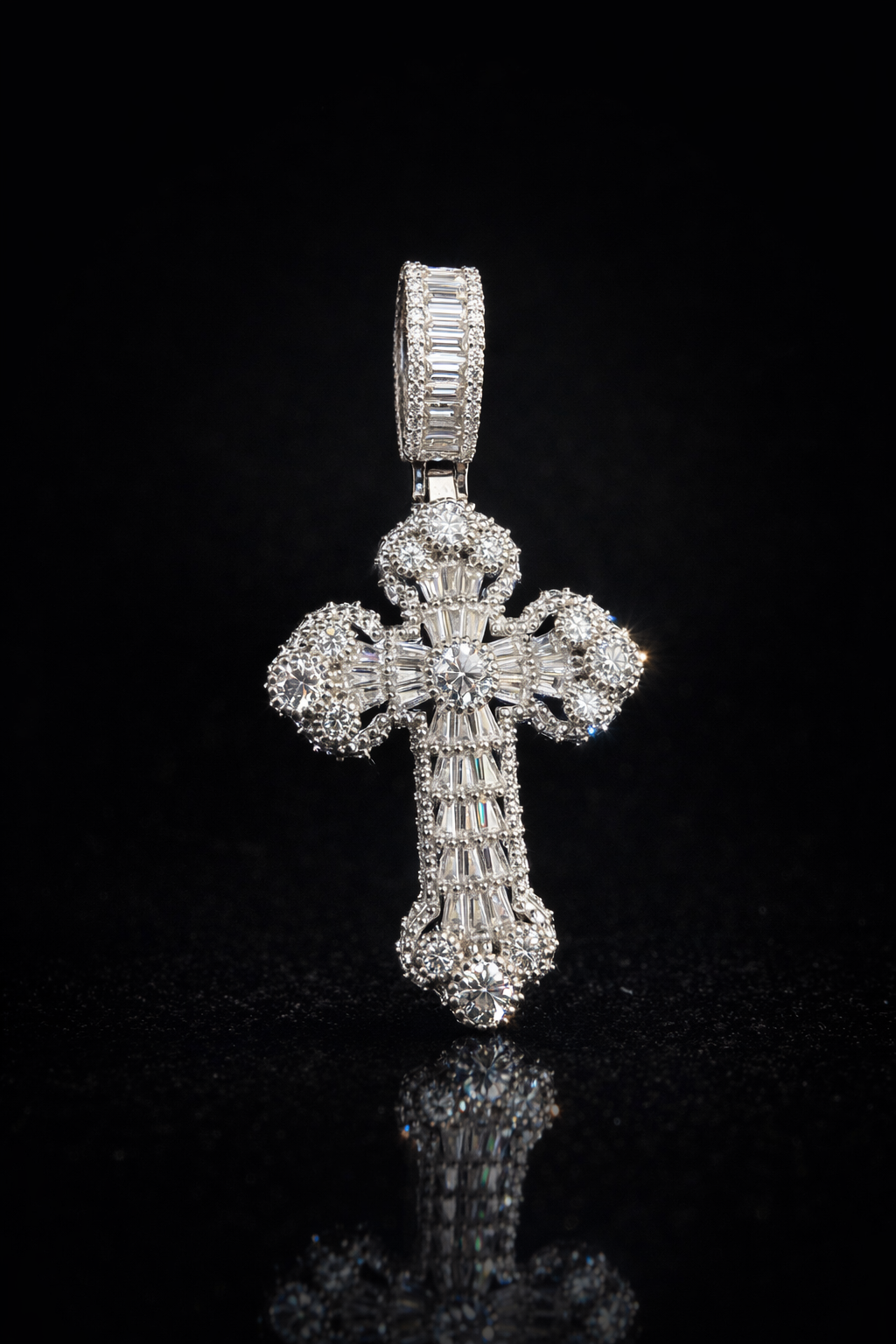 Royal Radiance Cross Pendant. VVS-D |925S